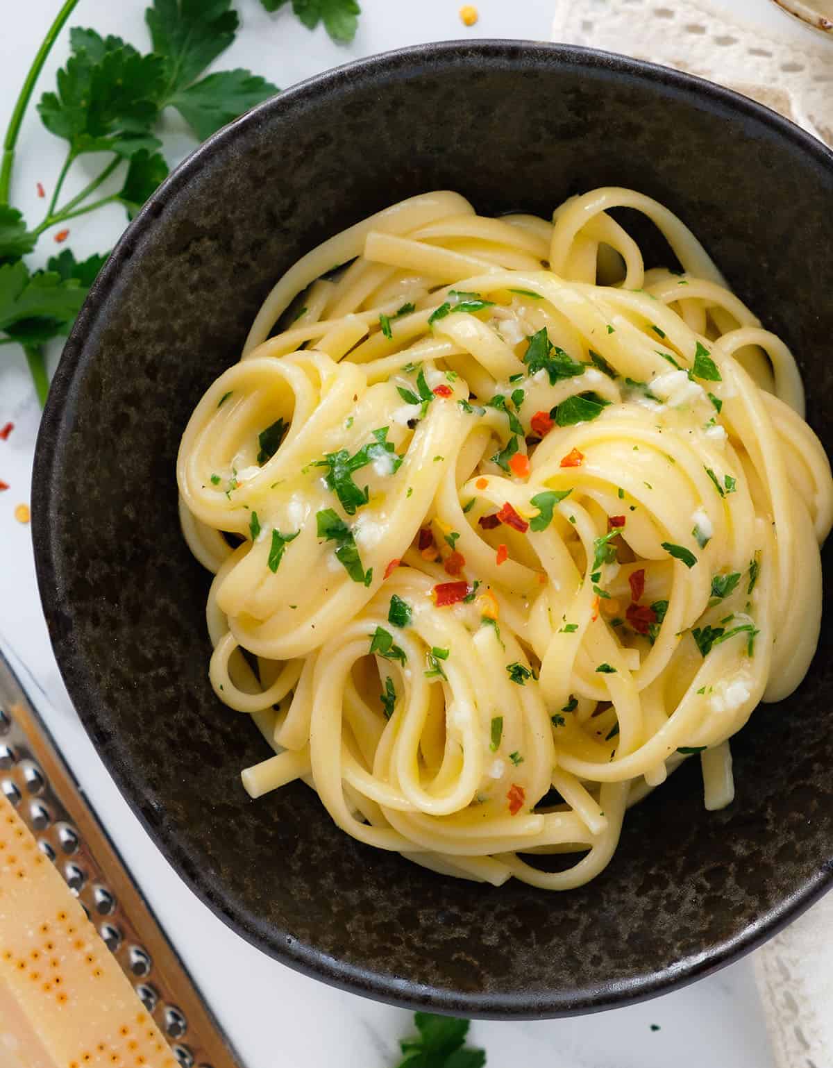 Dry White Wine Pasta Sauce: Best Wines & Versatile Pairings